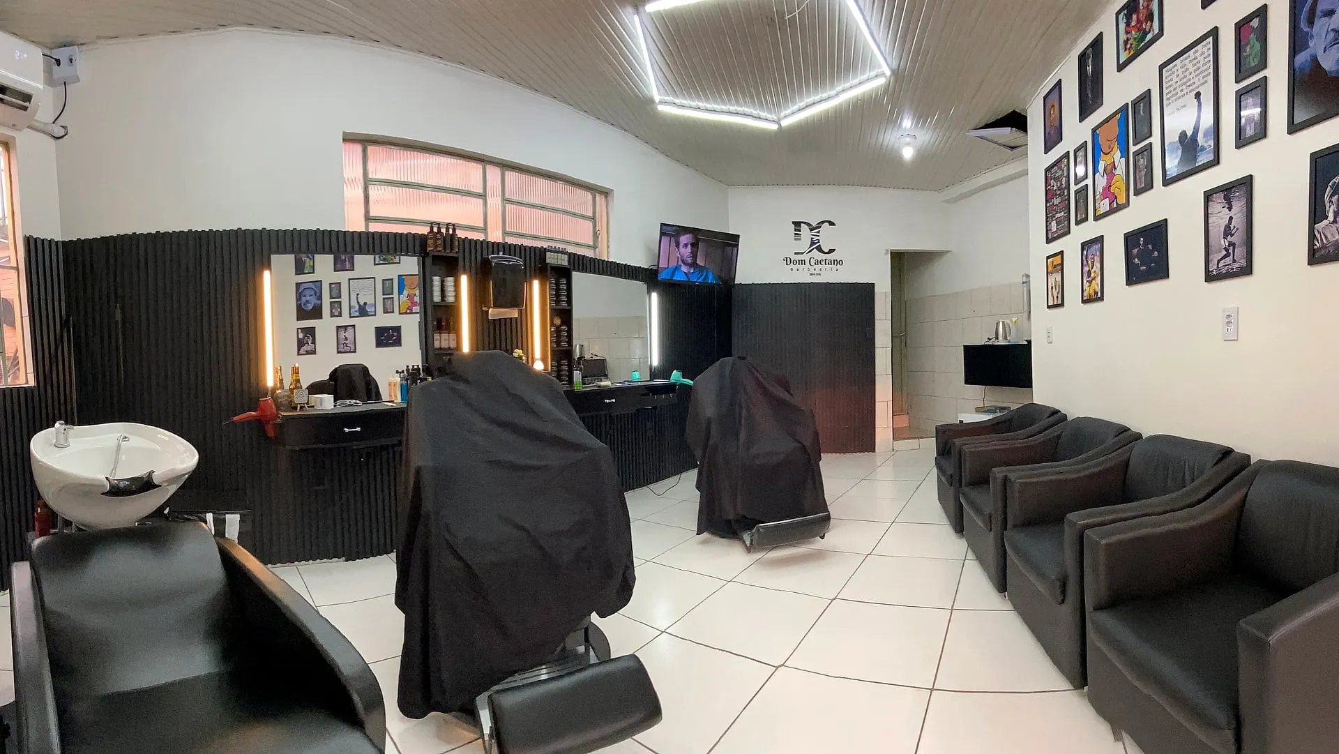O salão da Dom Caetano Barbearia na unidade General Neto