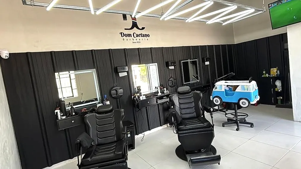 O salão da Dom Caetano Barbearia na unidade Osvaldo Cruz